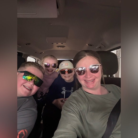 🎀Meet your Posher, ℂ𝕠𝕦𝕣𝕥𝕟𝕖𝕪🎀 - Picture 6 of 12